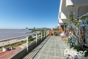 Casa à venda com 594m², 5 dormitórios, 2 suítes, 4 vagas, no bairro Vila Assunção em Porto Alegre