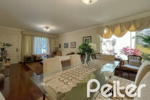 Casa à venda com 225m², 3 dormitórios, 1 suíte, 2 vagas, no bairro Ipanema em Porto Alegre