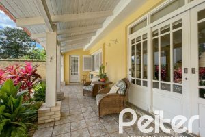 Casa à venda com 225m², 3 dormitórios, 1 suíte, 2 vagas, no bairro Ipanema em Porto Alegre