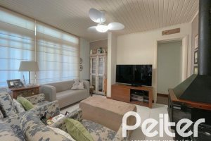 Casa à venda com 225m², 3 dormitórios, 1 suíte, 2 vagas, no bairro Ipanema em Porto Alegre