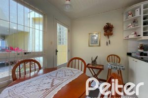 Casa à venda com 225m², 3 dormitórios, 1 suíte, 2 vagas, no bairro Ipanema em Porto Alegre