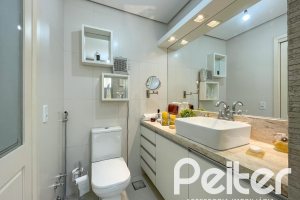 Casa à venda com 225m², 3 dormitórios, 1 suíte, 2 vagas, no bairro Ipanema em Porto Alegre