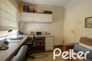 Casa à venda com 225m², 3 dormitórios, 1 suíte, 2 vagas, no bairro Ipanema em Porto Alegre