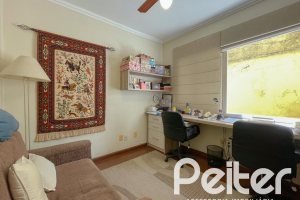 Casa à venda com 225m², 3 dormitórios, 1 suíte, 2 vagas, no bairro Ipanema em Porto Alegre