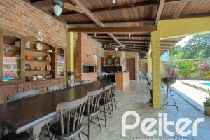 Casa à venda com 225m², 3 dormitórios, 1 suíte, 2 vagas, no bairro Ipanema em Porto Alegre