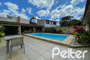 Casa à venda com 225m², 3 dormitórios, 1 suíte, 2 vagas, no bairro Ipanema em Porto Alegre