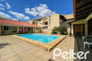 Casa à venda com 225m², 3 dormitórios, 1 suíte, 2 vagas, no bairro Ipanema em Porto Alegre