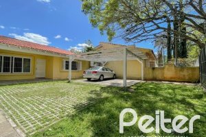 Casa à venda com 225m², 3 dormitórios, 1 suíte, 2 vagas, no bairro Ipanema em Porto Alegre