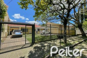 Casa à venda com 225m², 3 dormitórios, 1 suíte, 2 vagas, no bairro Ipanema em Porto Alegre