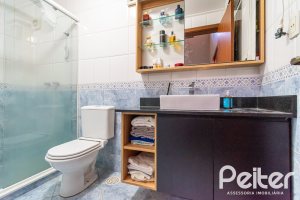 Casa à venda com 200m², 2 dormitórios, 1 suíte, 8 vagas, no bairro Nonoai em Porto Alegre