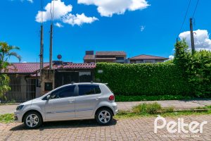 Casa à venda com 200m², 2 dormitórios, 1 suíte, 8 vagas, no bairro Nonoai em Porto Alegre