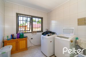 Casa à venda com 200m², 2 dormitórios, 1 suíte, 8 vagas, no bairro Nonoai em Porto Alegre