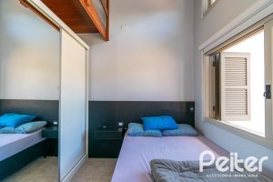 Casa à venda com 200m², 2 dormitórios, 1 suíte, 8 vagas, no bairro Nonoai em Porto Alegre