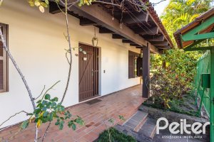 Casa à venda com 374m², 4 dormitórios, 1 suíte, 6 vagas, no bairro Jardim Isabel em Porto Alegre