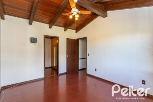 Casa à venda com 374m², 4 dormitórios, 1 suíte, 6 vagas, no bairro Jardim Isabel em Porto Alegre