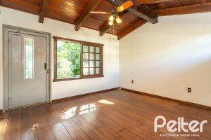 Casa à venda com 374m², 4 dormitórios, 1 suíte, 6 vagas, no bairro Jardim Isabel em Porto Alegre