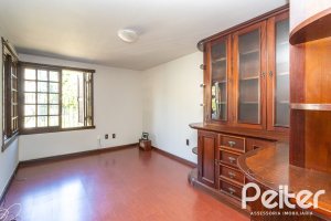 Casa à venda com 374m², 4 dormitórios, 1 suíte, 6 vagas, no bairro Jardim Isabel em Porto Alegre