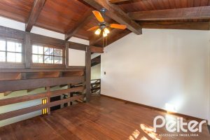 Casa à venda com 374m², 4 dormitórios, 1 suíte, 6 vagas, no bairro Jardim Isabel em Porto Alegre