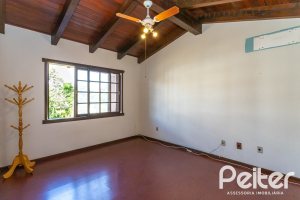 Casa à venda com 374m², 4 dormitórios, 1 suíte, 6 vagas, no bairro Jardim Isabel em Porto Alegre
