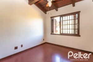 Casa à venda com 374m², 4 dormitórios, 1 suíte, 6 vagas, no bairro Jardim Isabel em Porto Alegre