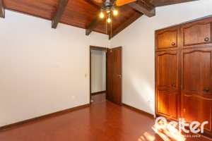 Casa à venda com 374m², 4 dormitórios, 1 suíte, 6 vagas, no bairro Jardim Isabel em Porto Alegre
