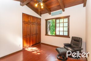 Casa à venda com 374m², 4 dormitórios, 1 suíte, 6 vagas, no bairro Jardim Isabel em Porto Alegre