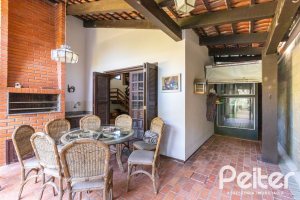 Casa à venda com 374m², 4 dormitórios, 1 suíte, 6 vagas, no bairro Jardim Isabel em Porto Alegre