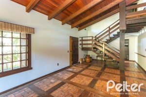 Casa à venda com 374m², 4 dormitórios, 1 suíte, 6 vagas, no bairro Jardim Isabel em Porto Alegre