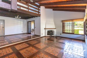 Casa à venda com 374m², 4 dormitórios, 1 suíte, 6 vagas, no bairro Jardim Isabel em Porto Alegre