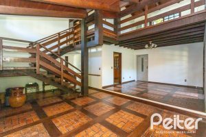 Casa à venda com 374m², 4 dormitórios, 1 suíte, 6 vagas, no bairro Jardim Isabel em Porto Alegre