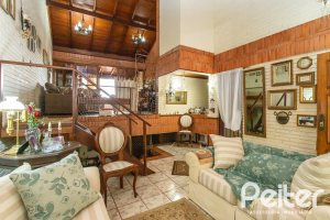 Casa à venda com 287m², 5 dormitórios, 2 suítes, 2 vagas, no bairro Teresópolis em Porto Alegre