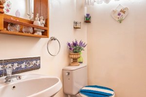 Casa à venda com 287m², 5 dormitórios, 2 suítes, 2 vagas, no bairro Teresópolis em Porto Alegre