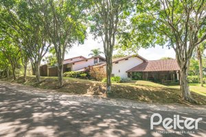 Casa em Condomínio à venda com 388m², 3 dormitórios, 2 suítes, 6 vagas, no bairro Cavalhada em PORTO ALEGRE