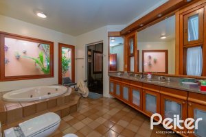 Casa em Condomínio à venda com 388m², 3 dormitórios, 2 suítes, 6 vagas, no bairro Cavalhada em PORTO ALEGRE