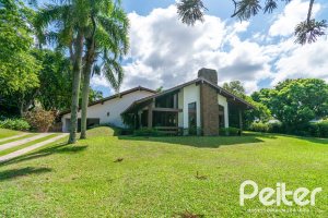 Casa em Condomínio à venda com 388m², 3 dormitórios, 2 suítes, 6 vagas, no bairro Cavalhada em PORTO ALEGRE