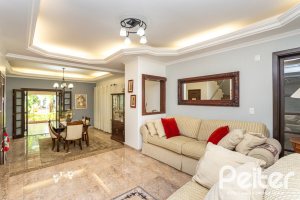 Casa à venda com 272m², 4 dormitórios, 2 suítes, 4 vagas, no bairro Ipanema em Porto Alegre