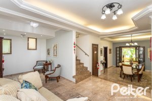 Casa à venda com 272m², 4 dormitórios, 2 suítes, 4 vagas, no bairro Ipanema em Porto Alegre