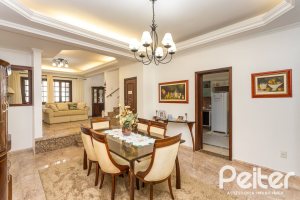 Casa à venda com 272m², 4 dormitórios, 2 suítes, 4 vagas, no bairro Ipanema em Porto Alegre