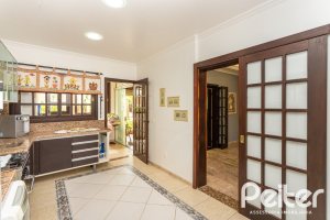 Casa à venda com 272m², 4 dormitórios, 2 suítes, 4 vagas, no bairro Ipanema em Porto Alegre