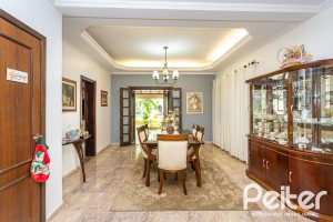 Casa à venda com 272m², 4 dormitórios, 2 suítes, 4 vagas, no bairro Ipanema em Porto Alegre