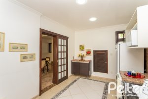 Casa à venda com 272m², 4 dormitórios, 2 suítes, 4 vagas, no bairro Ipanema em Porto Alegre