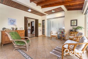 Casa à venda com 272m², 4 dormitórios, 2 suítes, 4 vagas, no bairro Ipanema em Porto Alegre