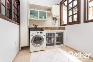 Casa à venda com 272m², 4 dormitórios, 2 suítes, 4 vagas, no bairro Ipanema em Porto Alegre
