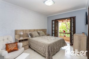 Casa à venda com 272m², 4 dormitórios, 2 suítes, 4 vagas, no bairro Ipanema em Porto Alegre