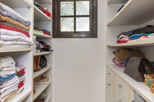 Casa à venda com 272m², 4 dormitórios, 2 suítes, 4 vagas, no bairro Ipanema em Porto Alegre