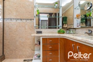 Casa à venda com 272m², 4 dormitórios, 2 suítes, 4 vagas, no bairro Ipanema em Porto Alegre