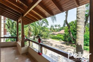 Casa à venda com 272m², 4 dormitórios, 2 suítes, 4 vagas, no bairro Ipanema em Porto Alegre