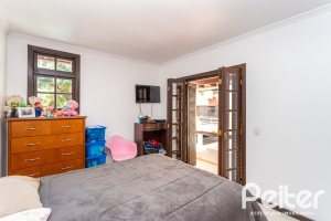 Casa à venda com 272m², 4 dormitórios, 2 suítes, 4 vagas, no bairro Ipanema em Porto Alegre