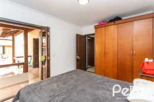 Casa à venda com 272m², 4 dormitórios, 2 suítes, 4 vagas, no bairro Ipanema em Porto Alegre