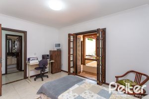 Casa à venda com 272m², 4 dormitórios, 2 suítes, 4 vagas, no bairro Ipanema em Porto Alegre